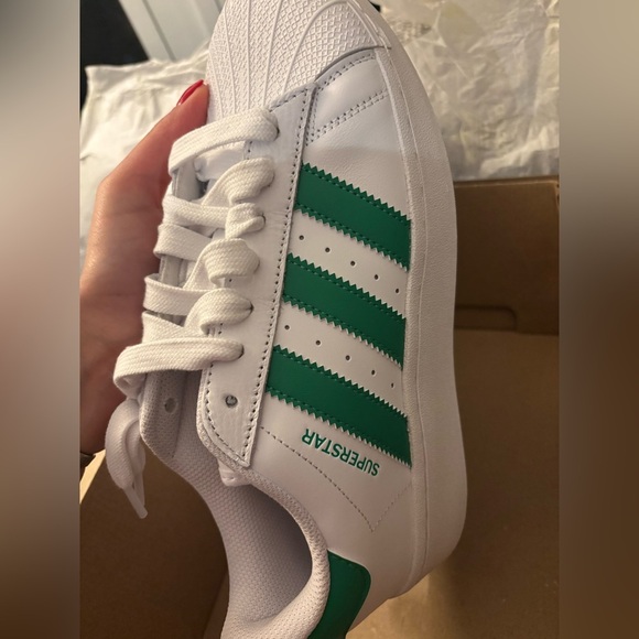 BNWT Adidas Superstar XLG women Shoes – Size 8.5 US – White & Green - Picture 15 of 16